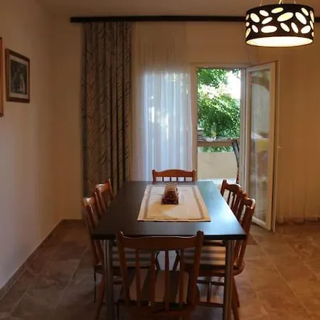 Holiday home Leona *