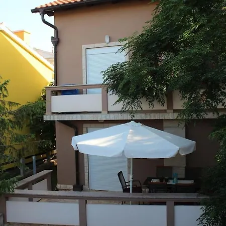 Holiday home Leona *