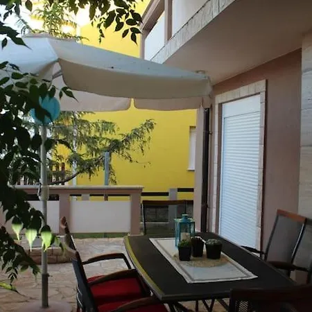 Leona Holiday home Vir