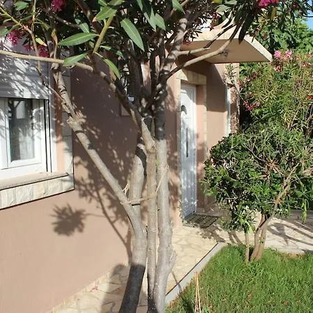 Holiday home Leona Vir